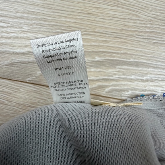 For Love And Lemons Skivvies Opal Low Plunge High Cut
Sequin Bodysuit Size L - Picture 6 of 16